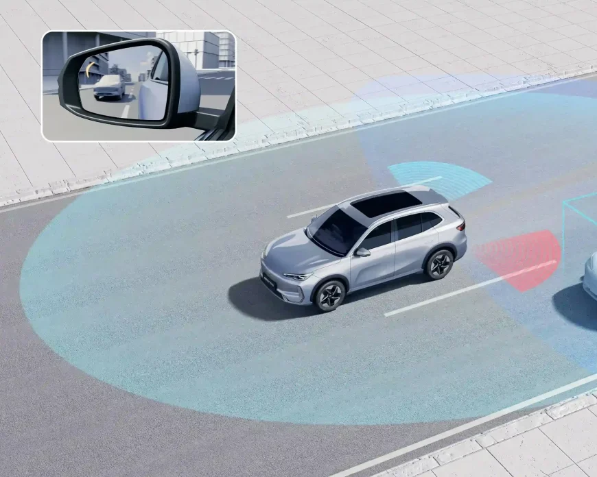 Blind Spot DetectionAlerts the driver to vehicles in adjacent lanes, helping prevent collisions and enhancing awareness during lane changes.