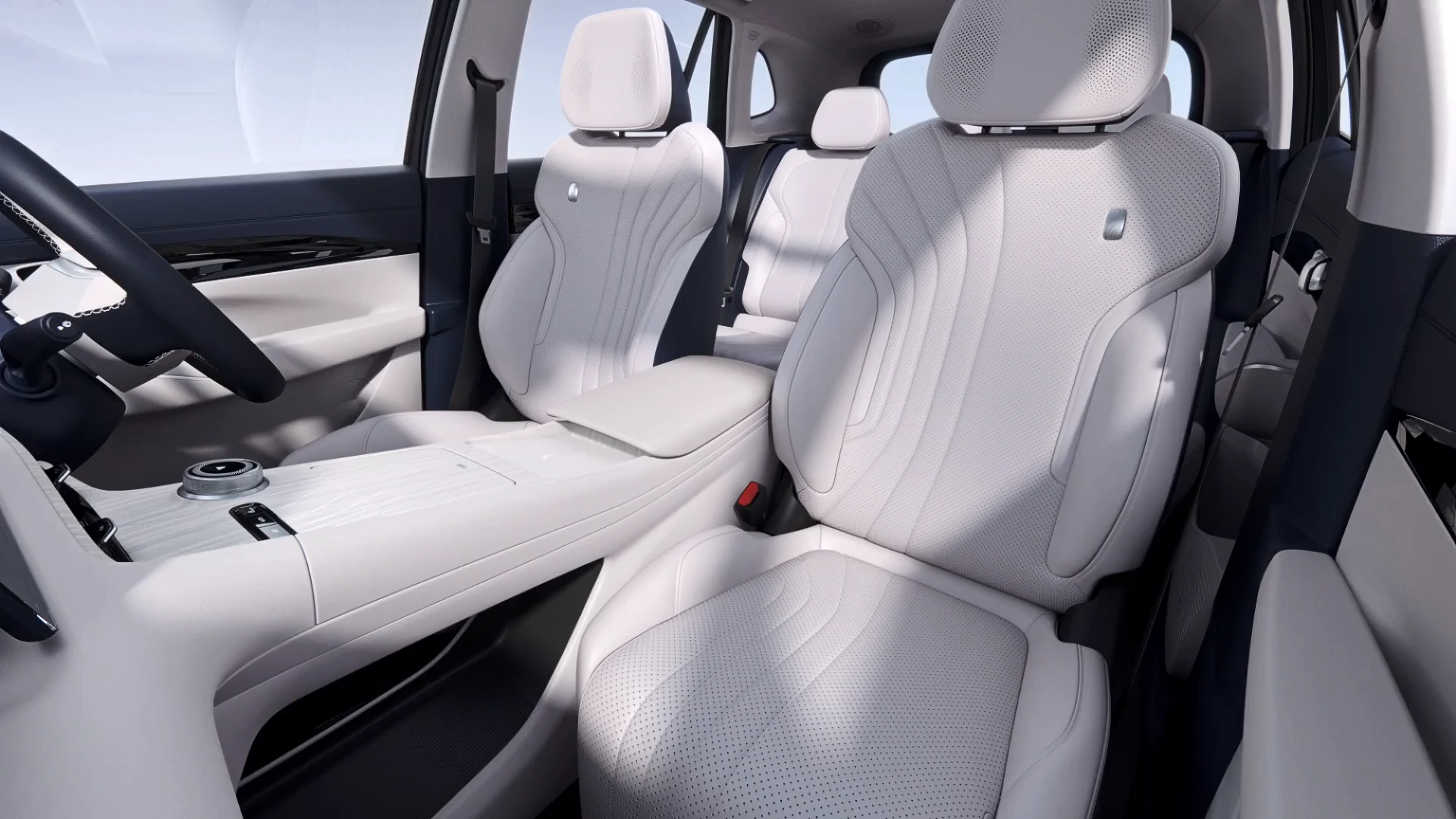 Front seats feature both ventilation and massage functions, with a passenger leg rest to reduce fatigue; in the Apex variant, the leg rest is fully motorised for a luxurious experience.